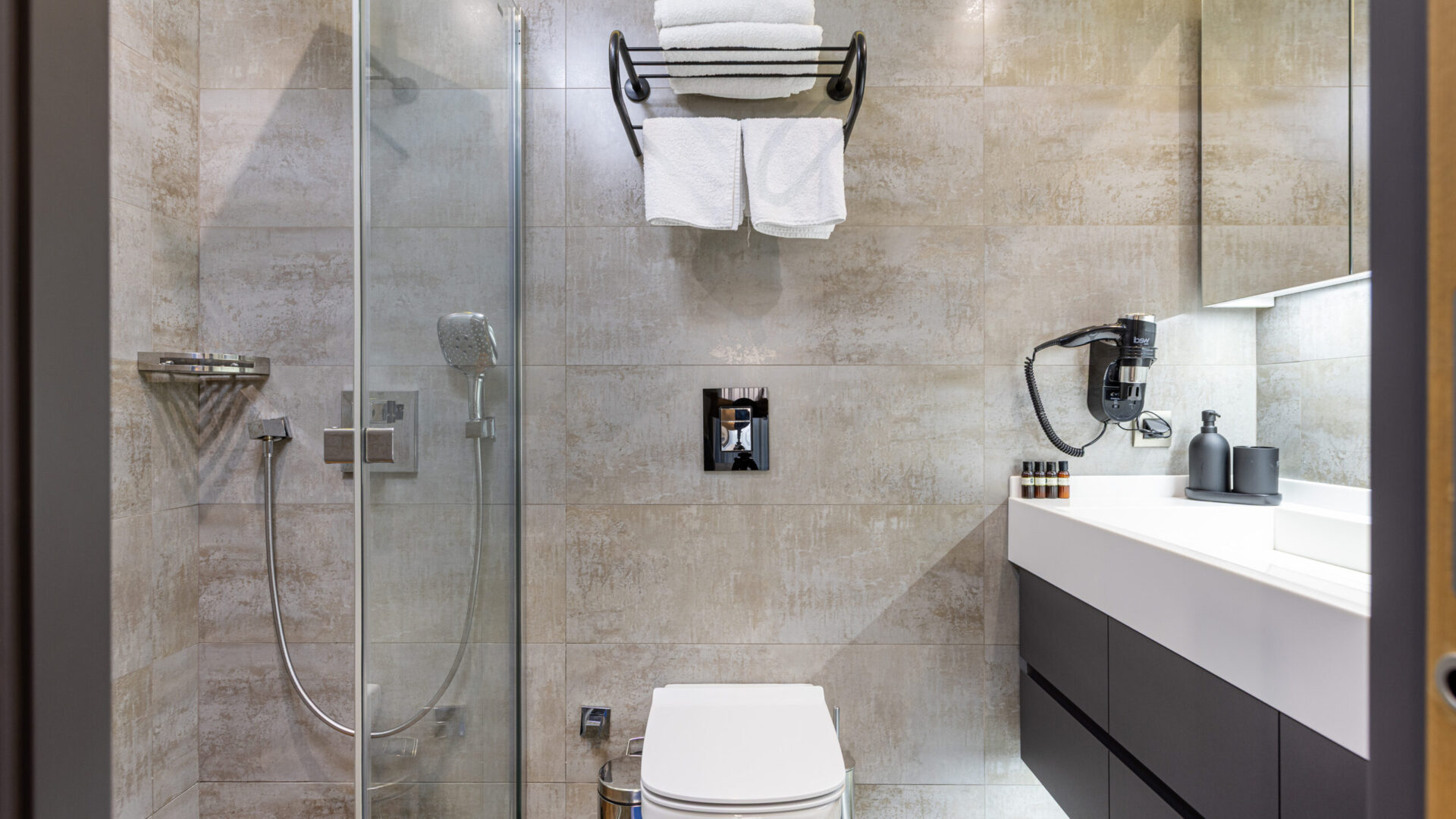 072A0941 Scaled 1920x1080