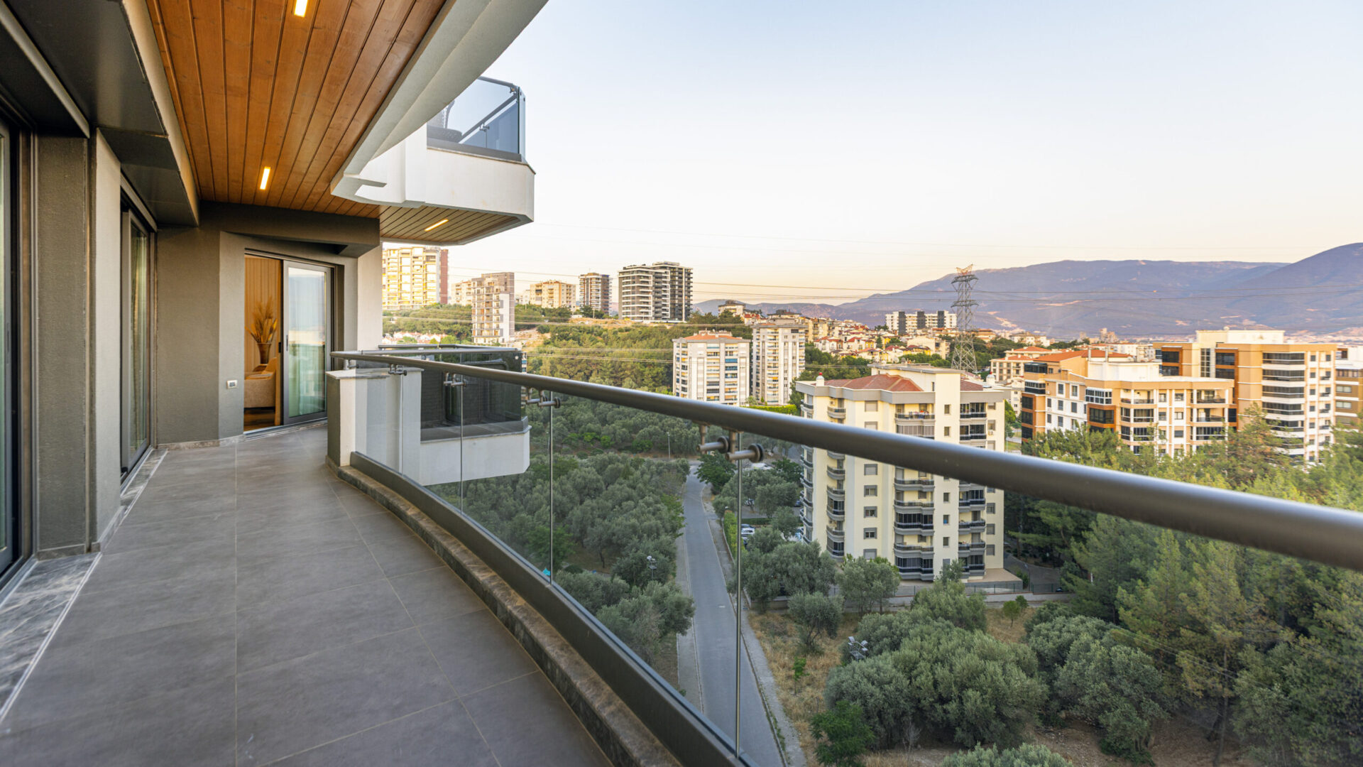 072A0945 Scaled 1920x1080